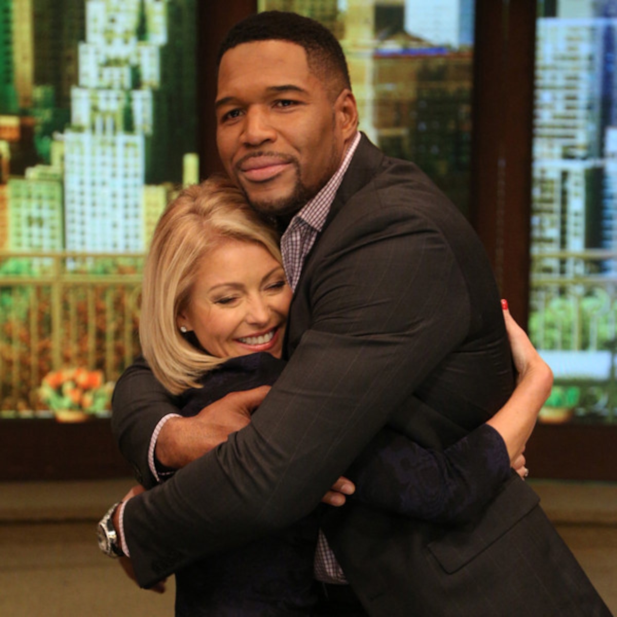 Michael Strahan Kisses Kelly Ripa Goodbye on Live!